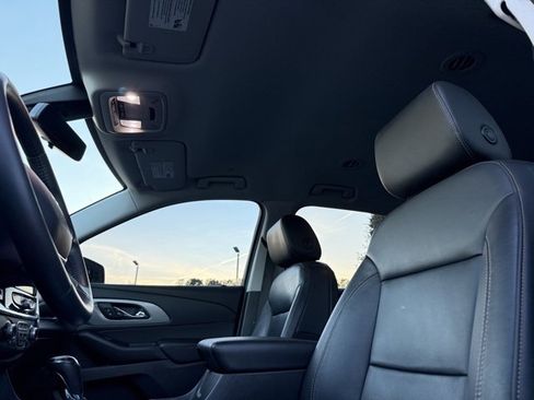 Used 2020 Chevrolet Traverse RS image 28