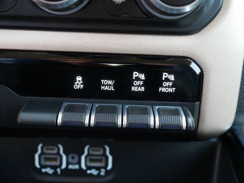 Used 2022 RAM 1500 Laramie AWD/4WD image 31