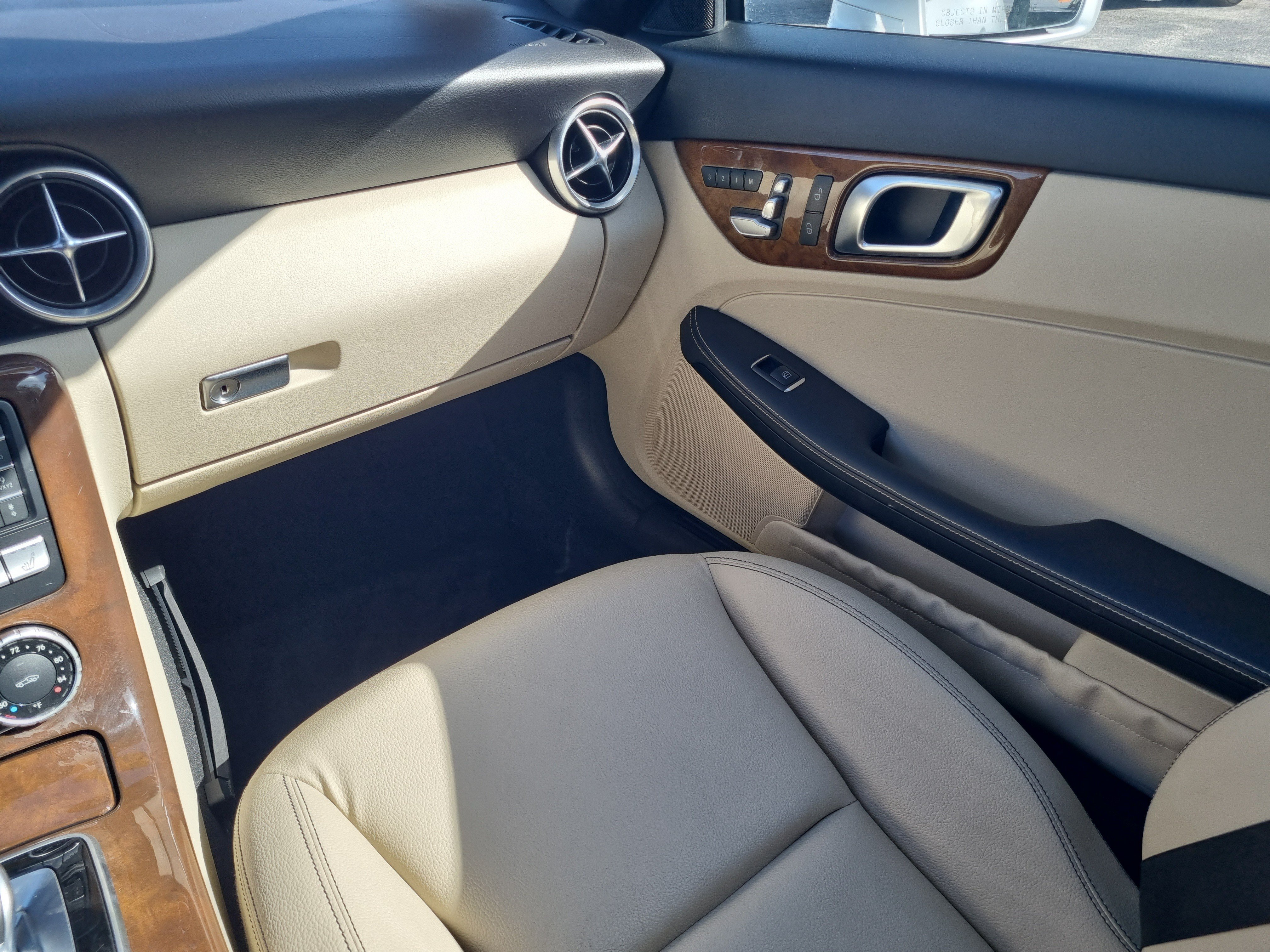 Used 2020 Mercedes-Benz SLC 300 w/ Premium Package image 25