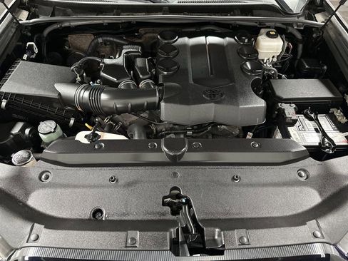 Used 2022 Toyota 4Runner SR5 Premium w/ Moonroof Package image 38