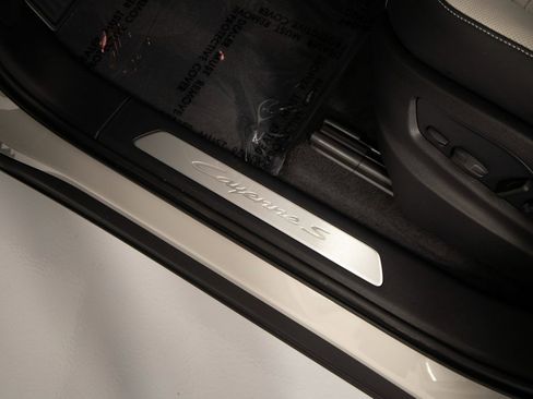 New 2026 Porsche Cayenne S image 16