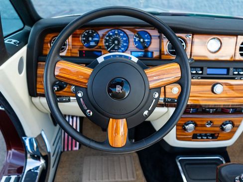 Used 2010 Rolls-Royce Phantom Drophead Coupe image 33