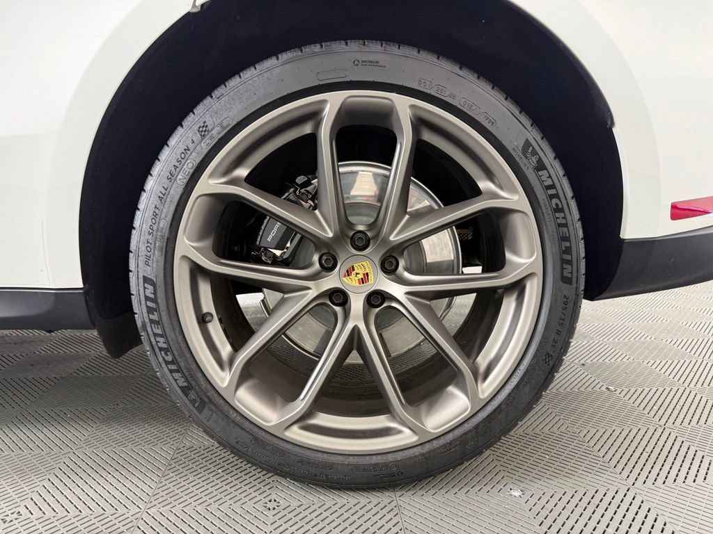 Certified 2025 Porsche Macan GTS AWD/4WD image 11