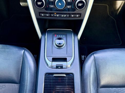 Used 2019 Land Rover Discovery Sport SE image 14