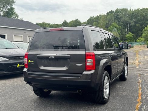 Used 2017 Jeep Patriot Latitude w/ Sun/Sound Group AWD/4WD image 5