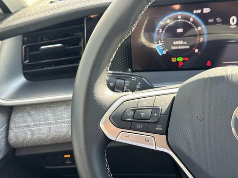 Used 2025 Volkswagen Tiguan S FWD image 16