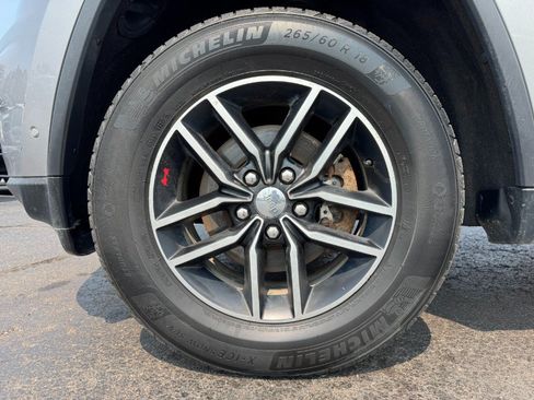 Used 2017 Jeep Grand Cherokee Trailhawk w/ Trailhawk Luxury Group AWD/4WD image 13