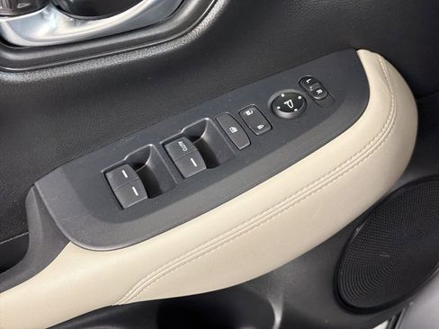 Certified 2023 Honda HR-V LX image 12