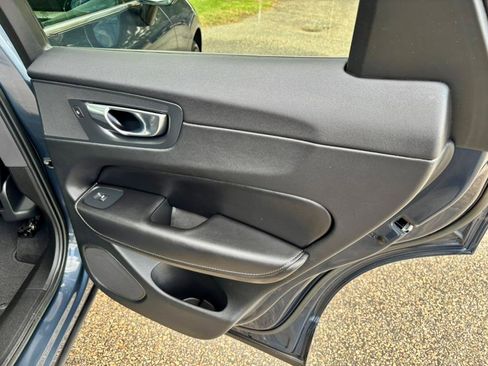 Used 2022 Volvo XC60 B5 Inscription w/ Climate Package image 17