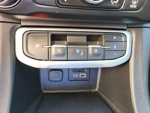 Used 2023 GMC Acadia SLT image 27