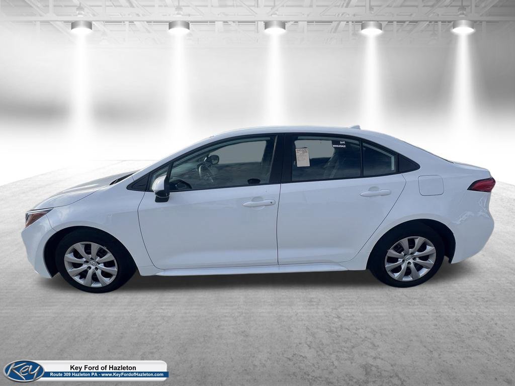 Used 2025 Toyota Corolla LE FWD image 5