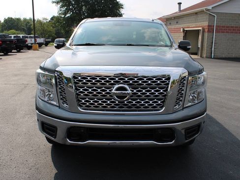 Used 2018 Nissan Titan SV w/ SV Convenience Package AWD/4WD image 9
