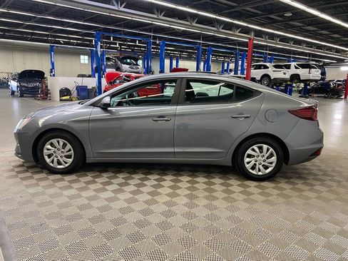 Used 2019 Hyundai Elantra SE w/ Cargo Package FWD image 5