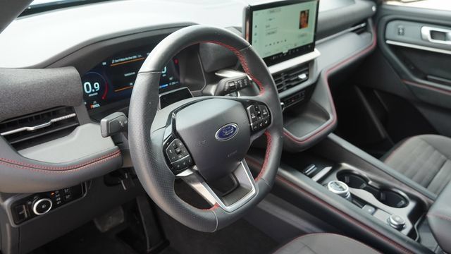 Used 2025 Ford Explorer ST-Line w/ ST-Line Street Pack AWD/4WD image 18