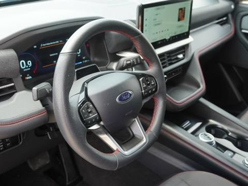 Used 2025 Ford Explorer ST-Line w/ ST-Line Street Pack AWD/4WD image 18