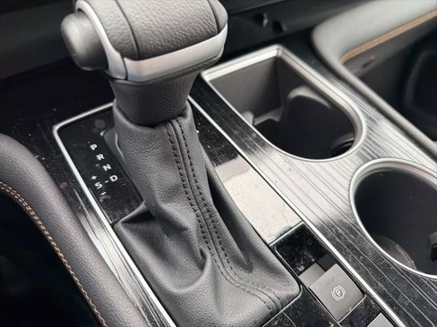 Certified 2025 Toyota Sienna XLE Woodland Edition image 18