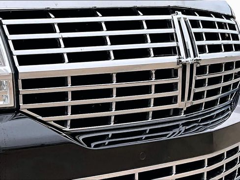 Used 2014 Lincoln Navigator 4WD image 29