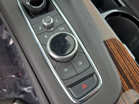 Used 2024 Cadillac Escalade Premium Luxury AWD/4WD image 32