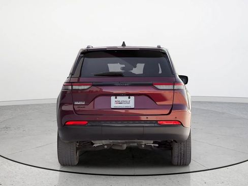 Used 2022 Jeep Grand Cherokee Altitude AWD/4WD image 7