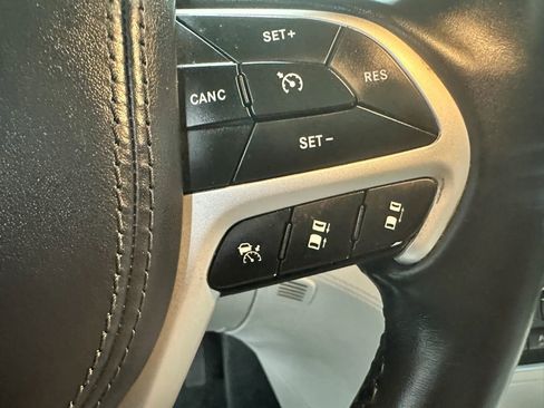 Used 2018 Jeep Grand Cherokee Summit image 23