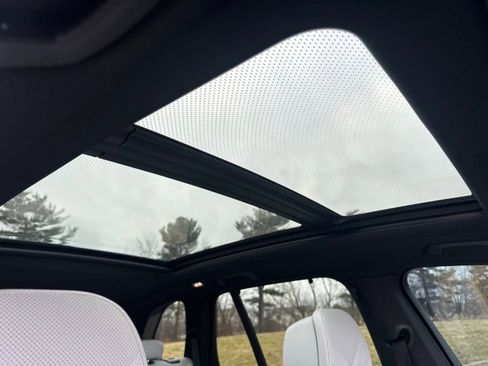 Used 2025 BMW X5 M60i w/ Executive Package image 31