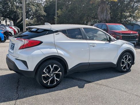 Used 2020 Toyota C-HR XLE image 3