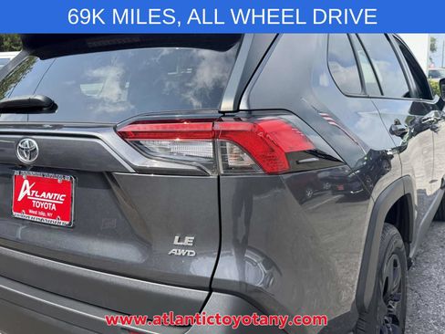 Used 2020 Toyota RAV4 LE w/ Carpet Mat Package AWD/4WD image 9