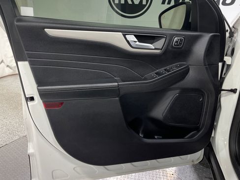 Used 2022 Ford Escape SEL w/ Technology Package image 15