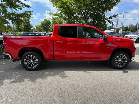 Used 2022 Chevrolet Silverado 1500 LT AWD/4WD image 6