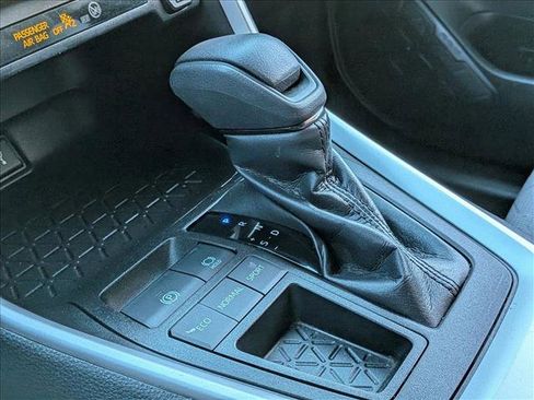 Used 2022 Toyota RAV4 XLE image 12