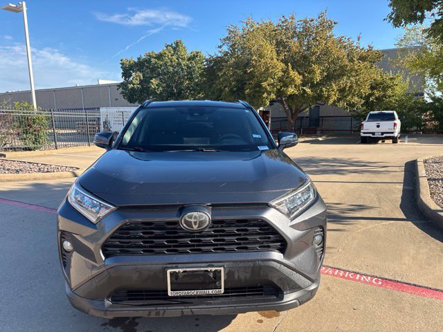 Used 2020 Toyota RAV4 XLE FWD image 2