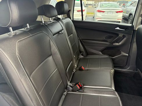 Used 2021 Volkswagen Tiguan SE image 23
