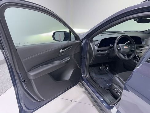 Used 2024 Cadillac XT4 Sport AWD/4WD image 9