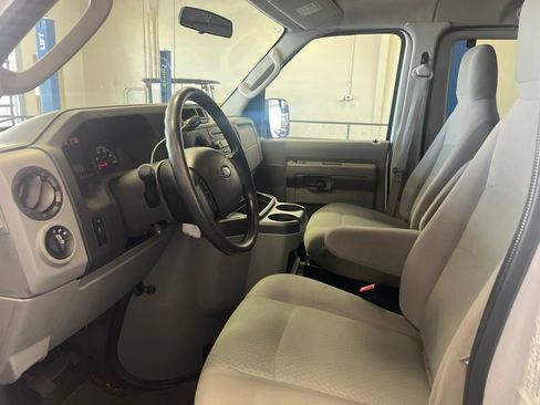 Used 2011 Ford E-350 and Econoline 350 XLT RWD image 5