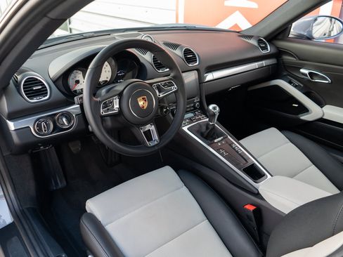 Used 2024 Porsche 718 Cayman RWD image 8