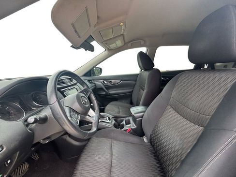 Used 2019 Nissan Rogue S w/ Special Edition Package FWD image 9