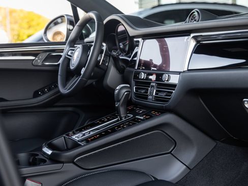 Certified 2026 Porsche Macan Turbo AWD/4WD image 47