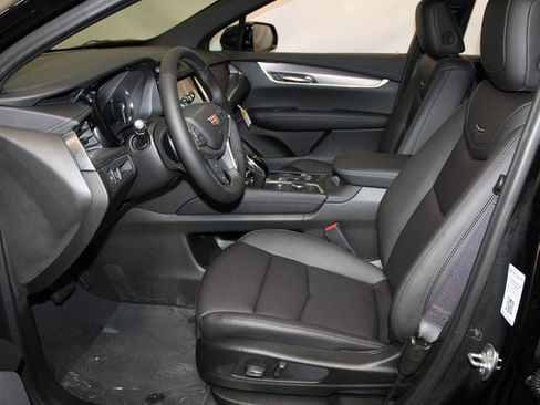 New 2026 Cadillac XT5 Luxury image 5