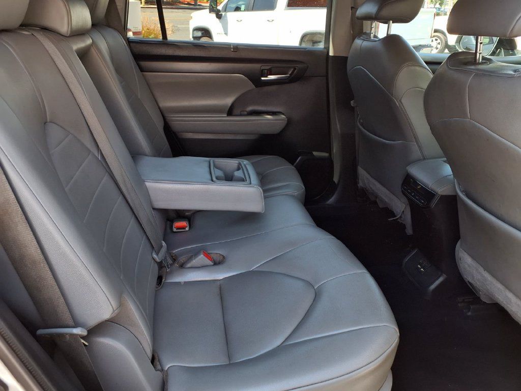 Used 2021 Toyota Highlander XLE FWD image 34