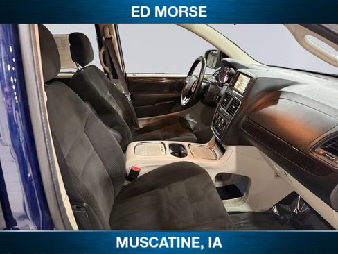 Used 2016 Dodge Grand Caravan SXT w/ Rear Park Assist Package image 5