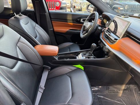 Certified 2024 Jeep Compass Limited w/ Sun and Sound Group image 24