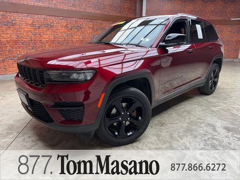 Used 2023 Jeep Grand Cherokee Altitude image 1