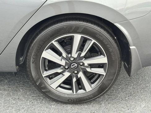 Used 2025 Nissan Versa SV w/ Trunk Package FWD image 14