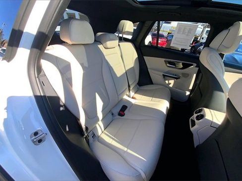 Used 2025 Mercedes-Benz GLC 350e 4MATIC image 16