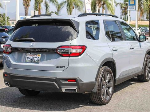 Used 2025 Honda Pilot Sport image 7