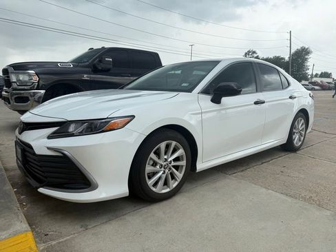 Used 2024 Toyota Camry LE FWD image 5