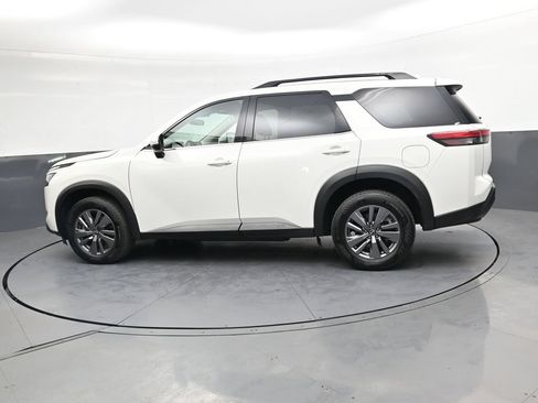 Used 2025 Nissan Pathfinder SV AWD/4WD image 8