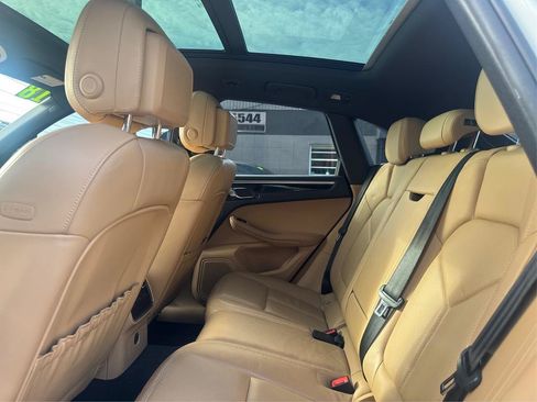 Used 2018 Porsche Macan AWD/4WD image 9