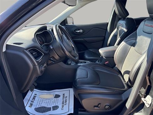 Used 2021 Jeep Cherokee Trailhawk w/ Trailer Tow Group image 7