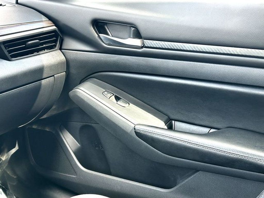 Used 2025 Nissan Altima 2.5 SV FWD image 26